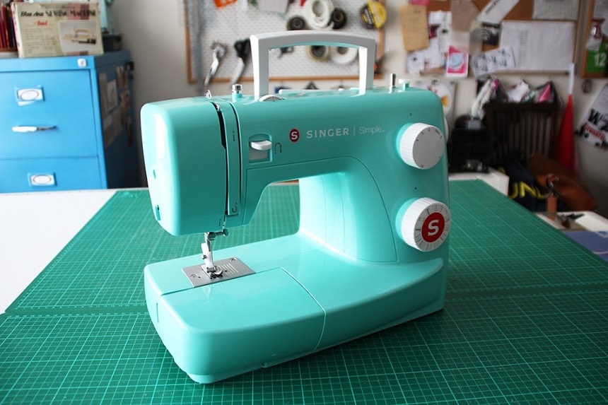 9 Best Singer Sewing Machines – Pick the Reliable Brand! (Summer 2022)