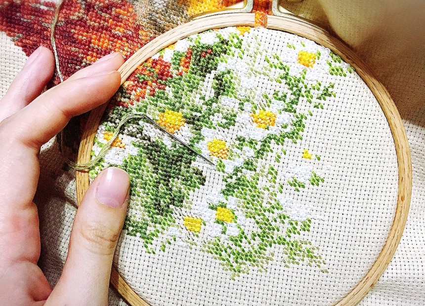 Cross Stitch vs Embroidery - Compare and Decide!