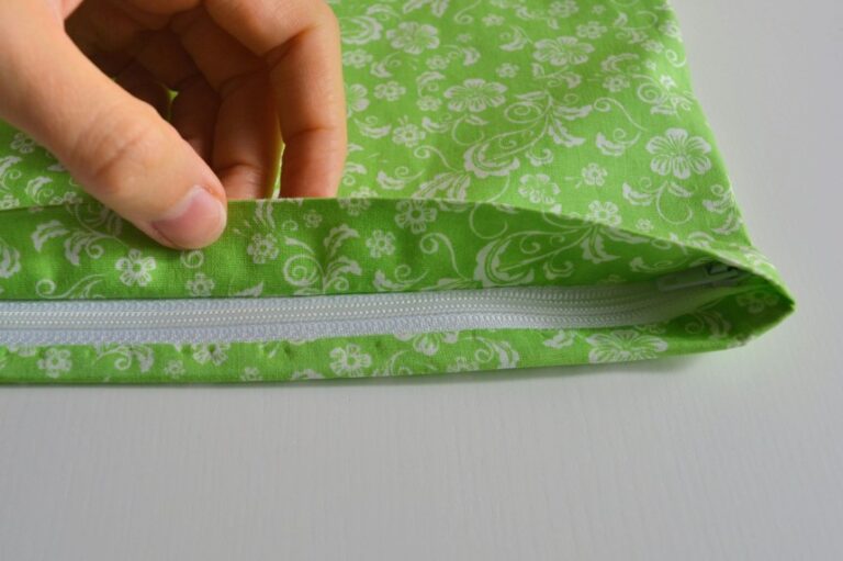 How to Close a Pillow with a Sewing Machine A Detailed Guide (with